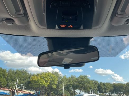 Used 2025 Toyota Corolla LE FWD image 16