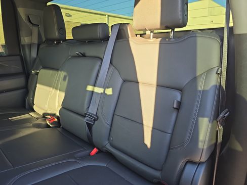 Used 2022 GMC Sierra 2500 SLT w/ X31 Off-Road Package image 16