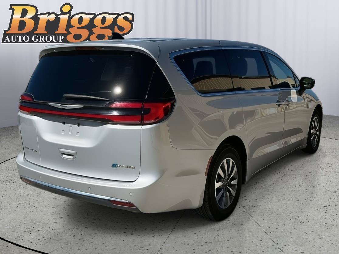 Used 2024 Chrysler Pacifica Limited FWD image 5