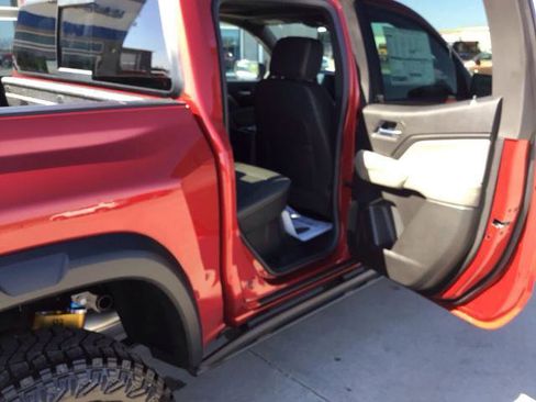New 2026 Chevrolet Colorado ZR2 w/ Technology Package AWD/4WD image 15