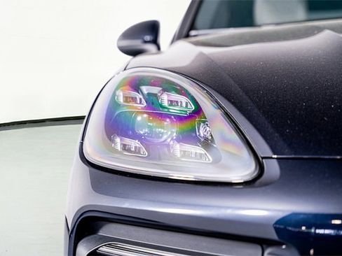 Used 2022 Porsche Cayenne S image 24