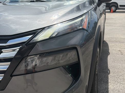 Used 2024 Nissan Rogue SV FWD image 9