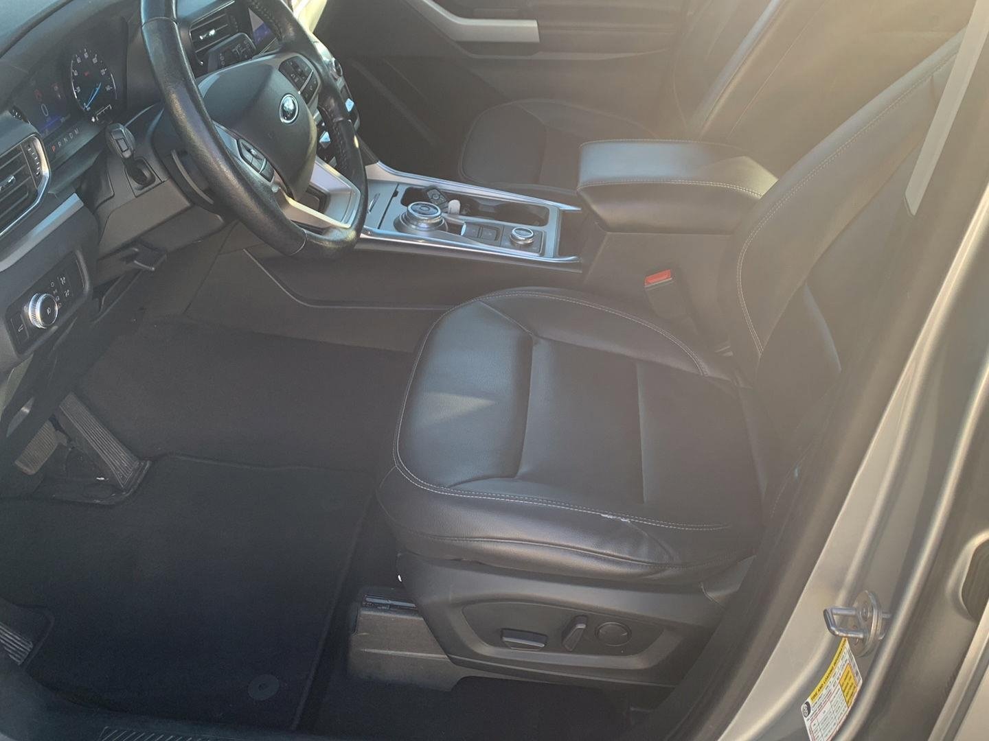 Used 2021 Ford Explorer XLT w/ Equipment Group 202A AWD/4WD image 22