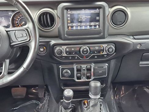 Used 2022 Jeep Gladiator Willys image 24