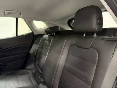Used 2025 Chevrolet Trax LT w/ LT Convenience Package image 16