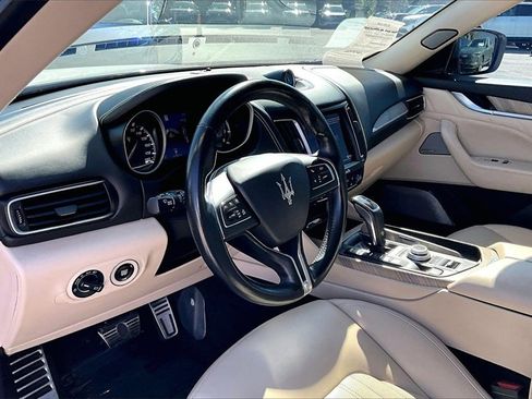 Used 2020 Maserati Levante GranLusso image 14