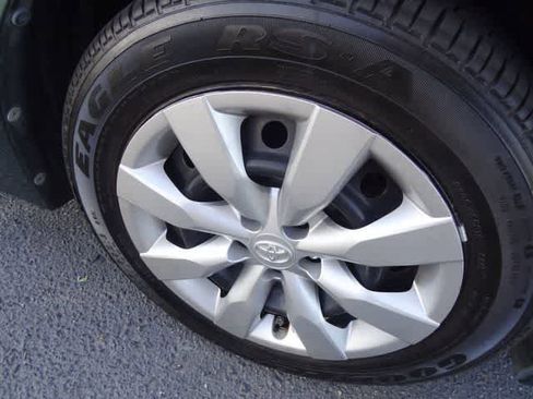 Used 2014 Toyota Corolla LE FWD image 16