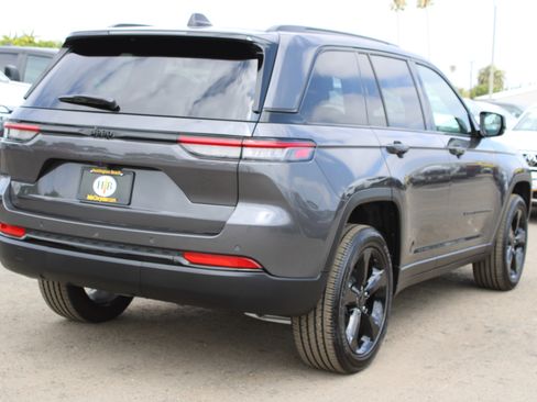 New 2025 Jeep Grand Cherokee Altitude RWD image 3