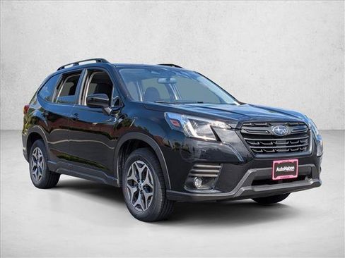 Used 2024 Subaru Forester Premium AWD/4WD image 3