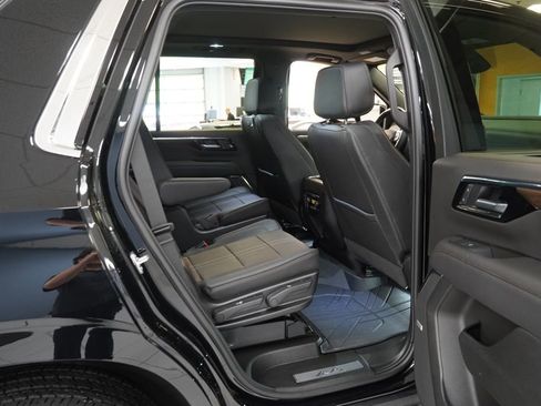 Used 2026 Chevrolet Tahoe High Country AWD/4WD image 23