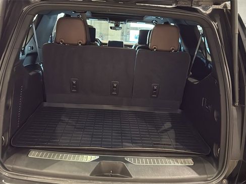 Used 2022 Chevrolet Suburban High Country image 18