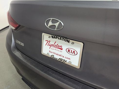 Used 2015 Hyundai Genesis 5.0 RWD image 8