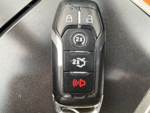 Used 2017 Lincoln MKX Reserve w/ Driver Assistance Package FWD image 27