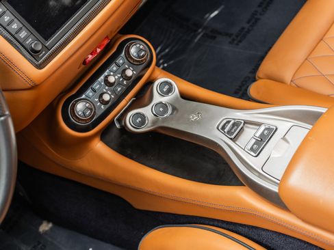 Used 2010 Ferrari California RWD image 28