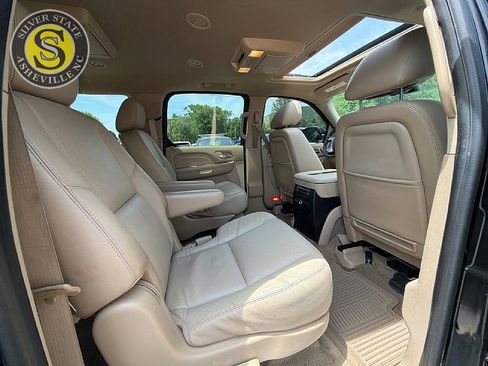 Used 2011 Cadillac Escalade ESV Premium AWD/4WD image 18