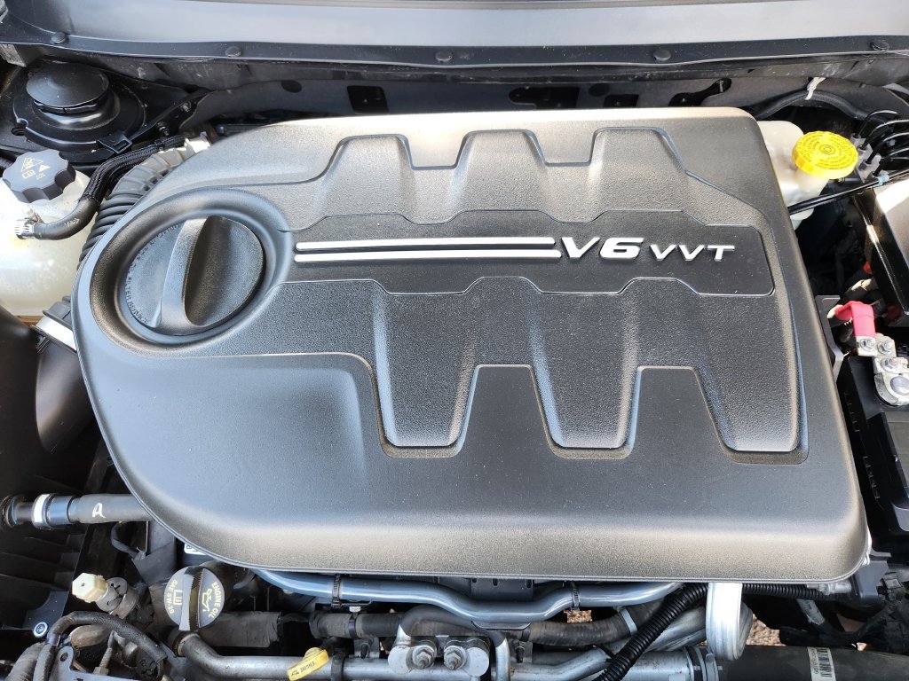 Used 2016 Jeep Cherokee Latitude w/ Cold Weather Group AWD/4WD image 30