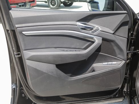 Used 2022 Audi e-tron Premium image 23