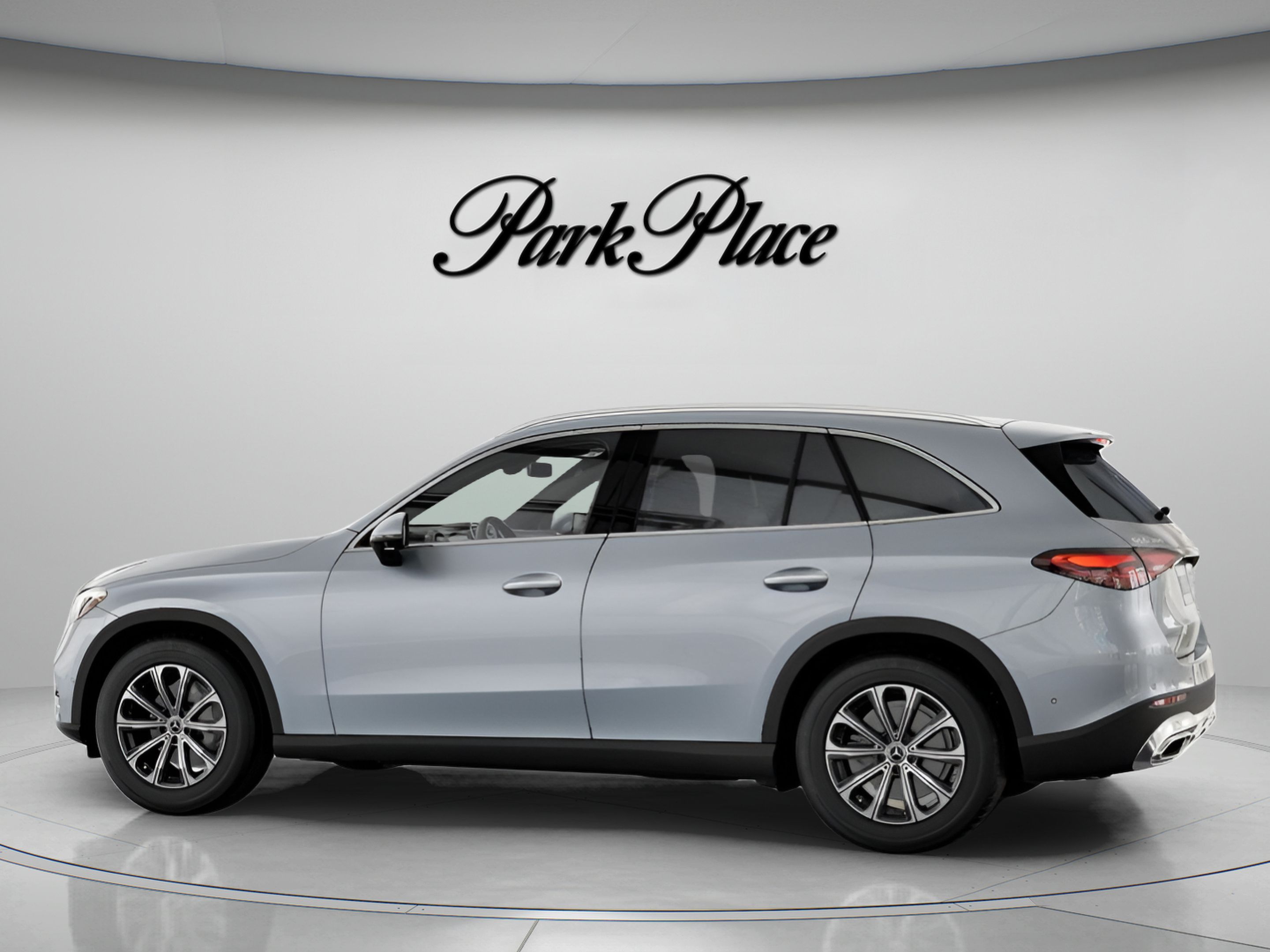 Used 2026 Mercedes-Benz GLC 300 4MATIC image 9