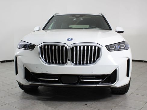 New 2026 BMW X5 xDrive50e w/ Executive Package AWD/4WD image 6