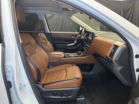 Used 2025 Nissan Pathfinder Platinum AWD/4WD image 14