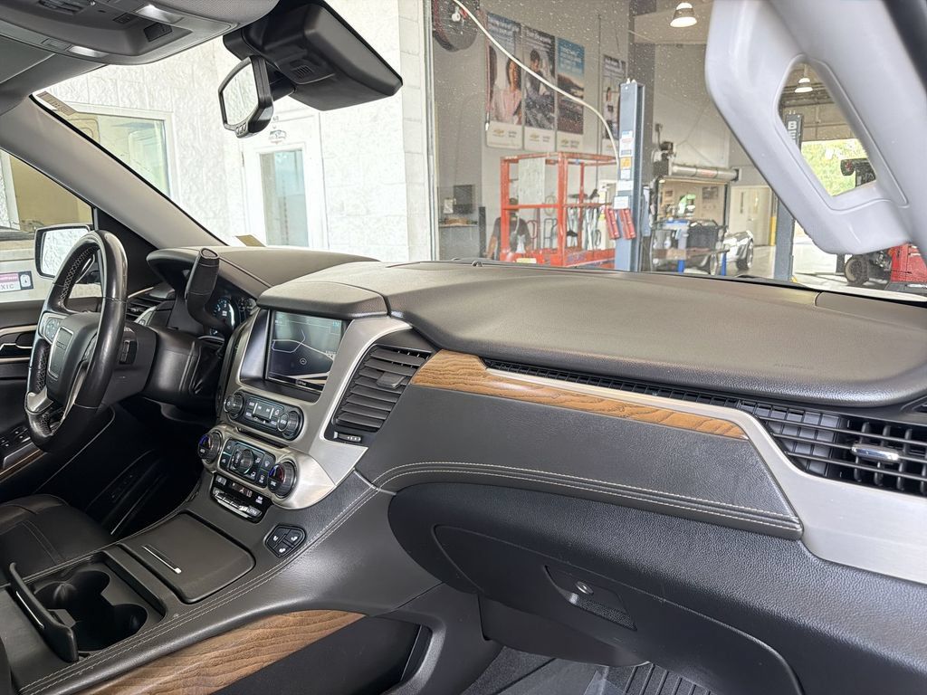 Certified 2020 GMC Yukon Denali w/ Denali Ultimate Package AWD/4WD image 31