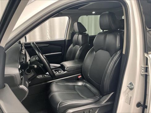 Used 2024 Honda Pilot Touring image 10