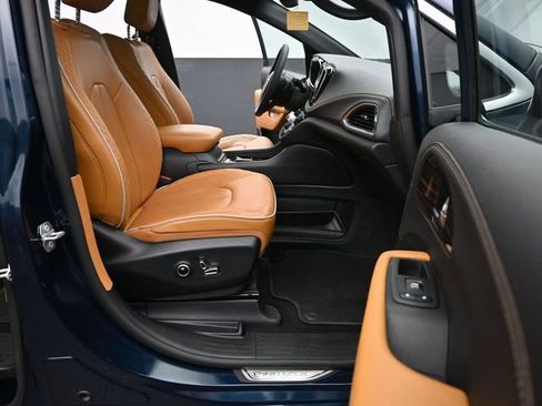 Used 2022 Chrysler Pacifica Pinnacle FWD image 18
