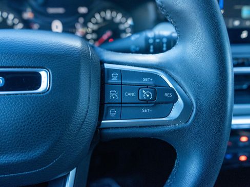 Used 2023 Jeep Compass Limited image 23