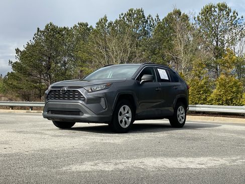 Used 2019 Toyota RAV4 LE image 12