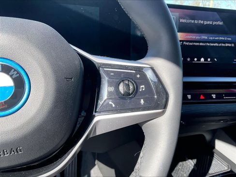 Used 2025 BMW i5 eDrive40 w/ Premium Package AWD/4WD image 21