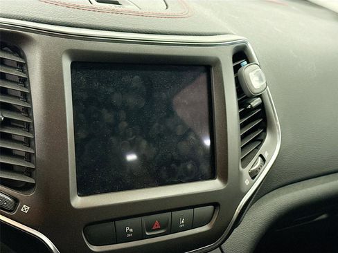 Used 2022 Jeep Cherokee Trailhawk AWD/4WD image 4