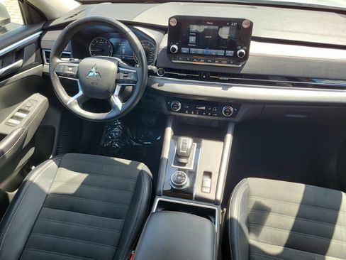 Used 2024 Mitsubishi Outlander SE FWD image 14