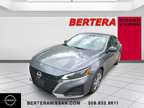 Used 2024 Nissan Altima 2.5 S FWD image 5