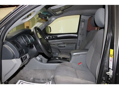 Used 2011 Toyota Tacoma PreRunner image 10
