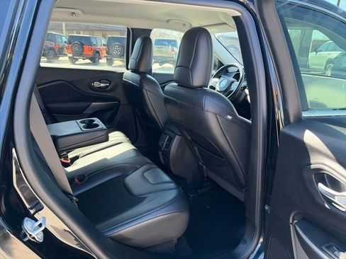 Used 2020 Jeep Cherokee Latitude Plus w/ Cold Weather Group FWD image 39