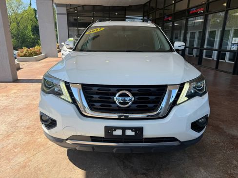 Used 2017 Nissan Pathfinder SV FWD image 2