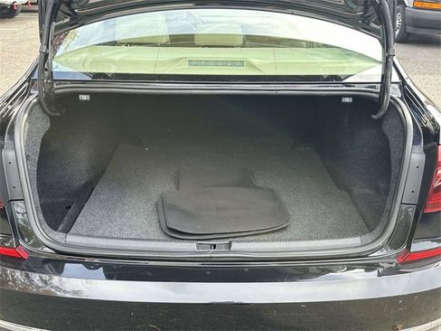 Used 2019 Volkswagen Passat 2.0T Wolfsburg image 8
