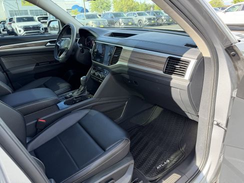 Used 2021 Volkswagen Atlas SEL AWD/4WD image 36