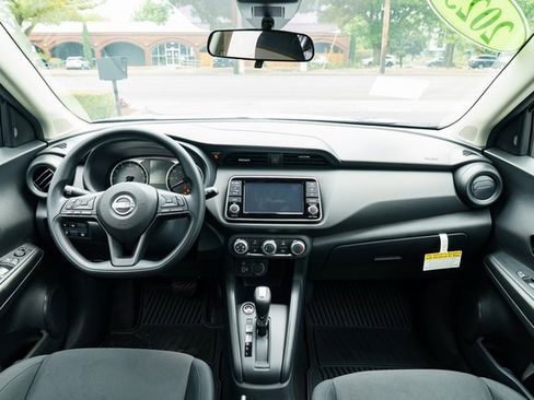 New 2025 Nissan Kicks Play S image 8