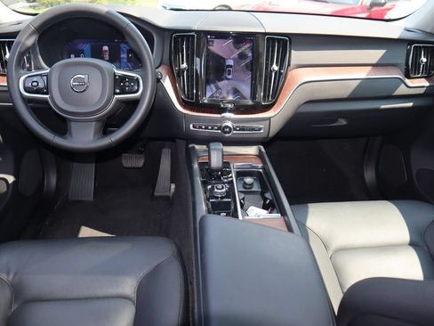 Used 2023 Volvo XC60 B5 Plus w/ Climate Package AWD/4WD image 10