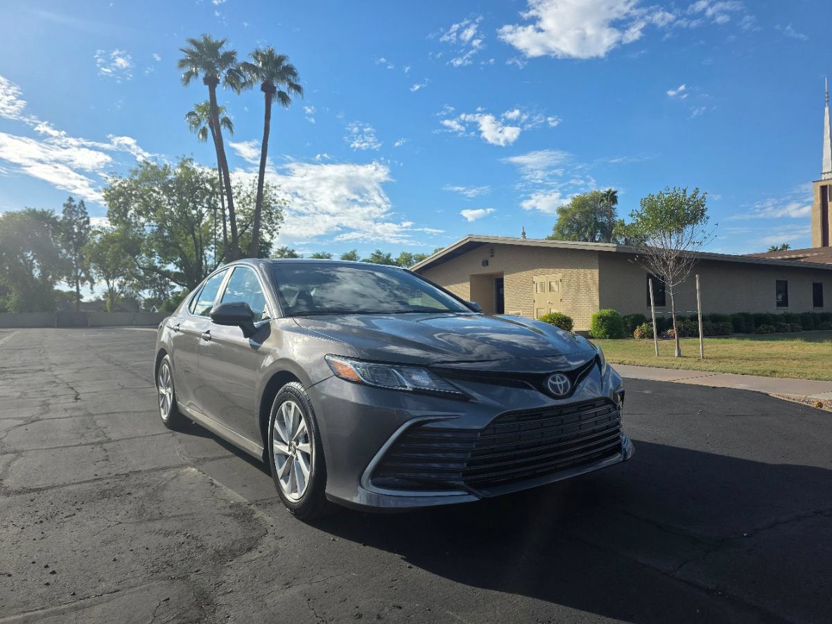 Used 2021 Toyota Camry LE w/ Carpet Mat Package (TMS) FWD image 1