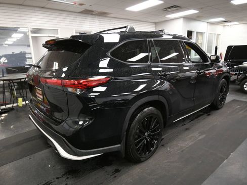 Used 2023 Toyota Highlander XSE image 8