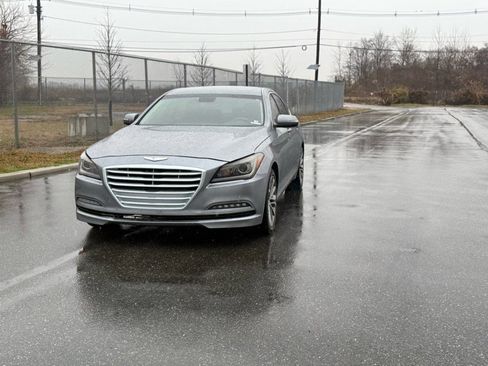 Used 2015 Hyundai Genesis 3.8 image 3