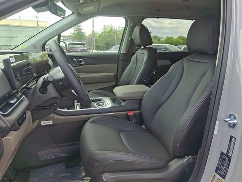 New 2026 Kia Carnival EX FWD image 6