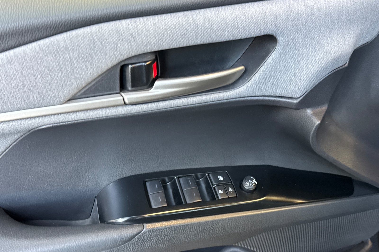 Used 2025 Toyota Camry LE FWD image 12