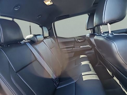 Used 2022 Toyota Tacoma Limited image 31