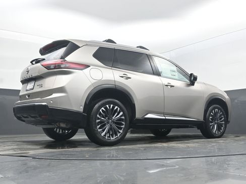 New 2026 Nissan Rogue Platinum image 28