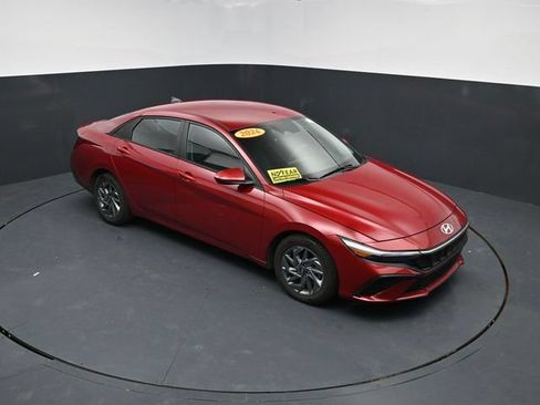 Used 2024 Hyundai Elantra SEL FWD image 48