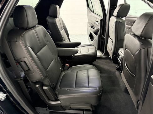 Used 2022 Chevrolet Traverse RS w/ LPO, Floor Liner Package AWD/4WD image 15