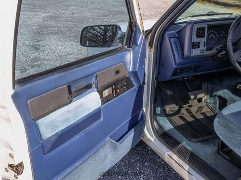 Used 1989 Chevrolet Silverado 1500 2WD Regular Cab image 22